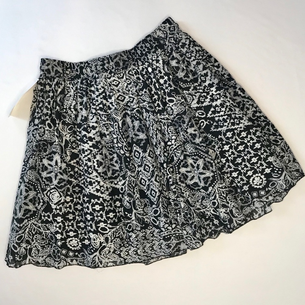 Ruffle skirt black white size s/p new
